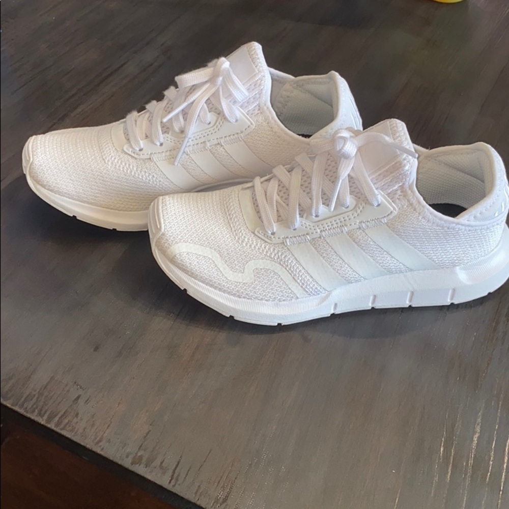 SWIFT RUN X SHOES